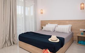Aphrodite Studios & Suites - 140M From The Beach, By Zantewize